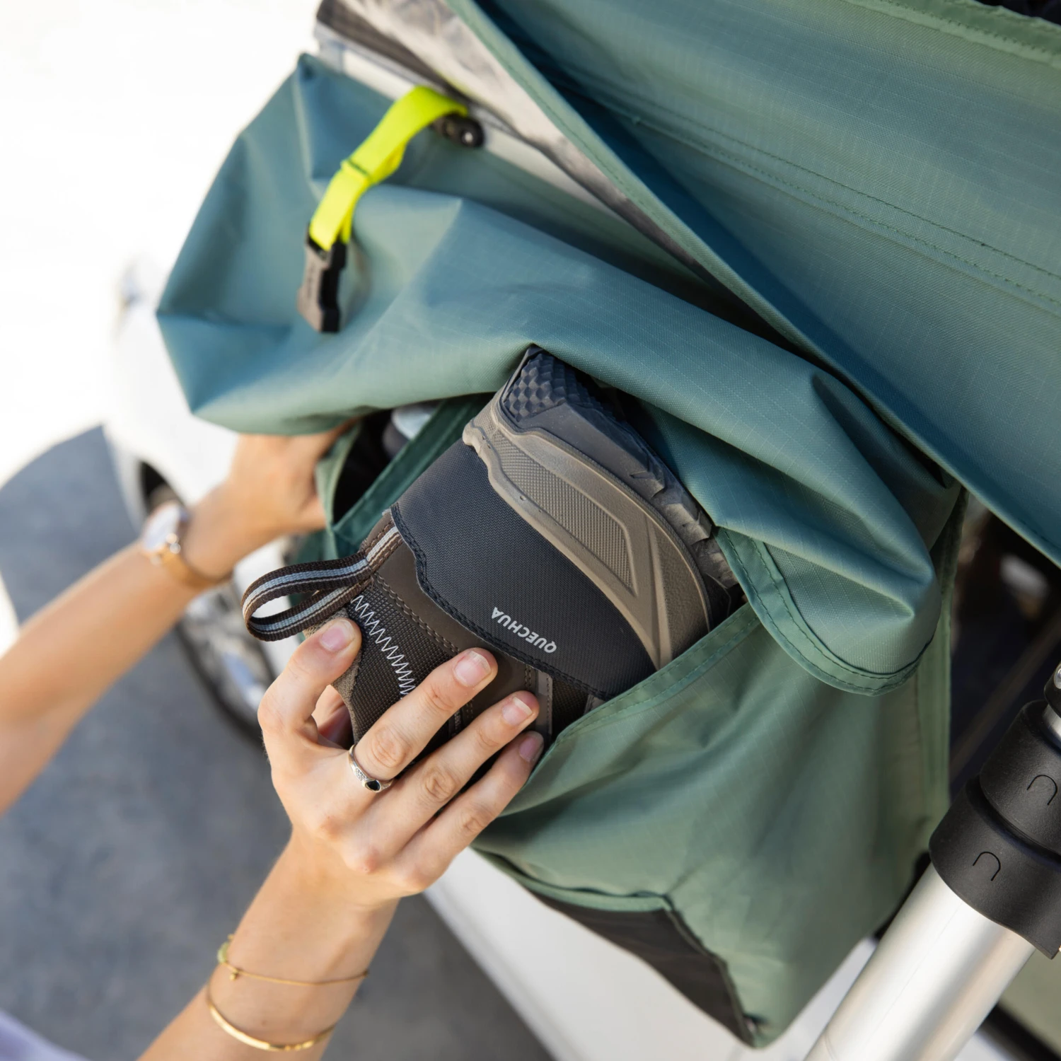 Quechua INFLATABLE ROOF TENT MH900 FRESH & BLACK 2 PERSON 17 Quechua INFLATABLE ROOF TENT MH900 FRESH & BLACK 2 PERSON - Image 15