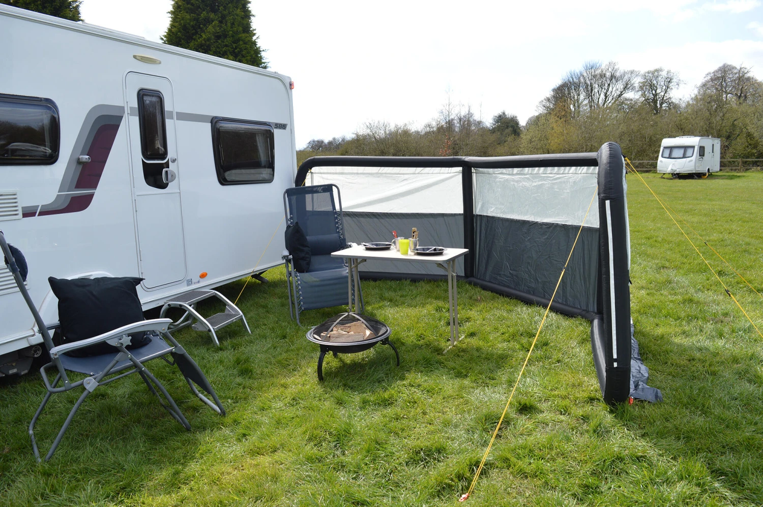 Maypole 3 Panel Windbreak Air (Single Point Inflation) 5 Maypole 3 Panel Windbreak Air (Single Point Inflation) - Image 3