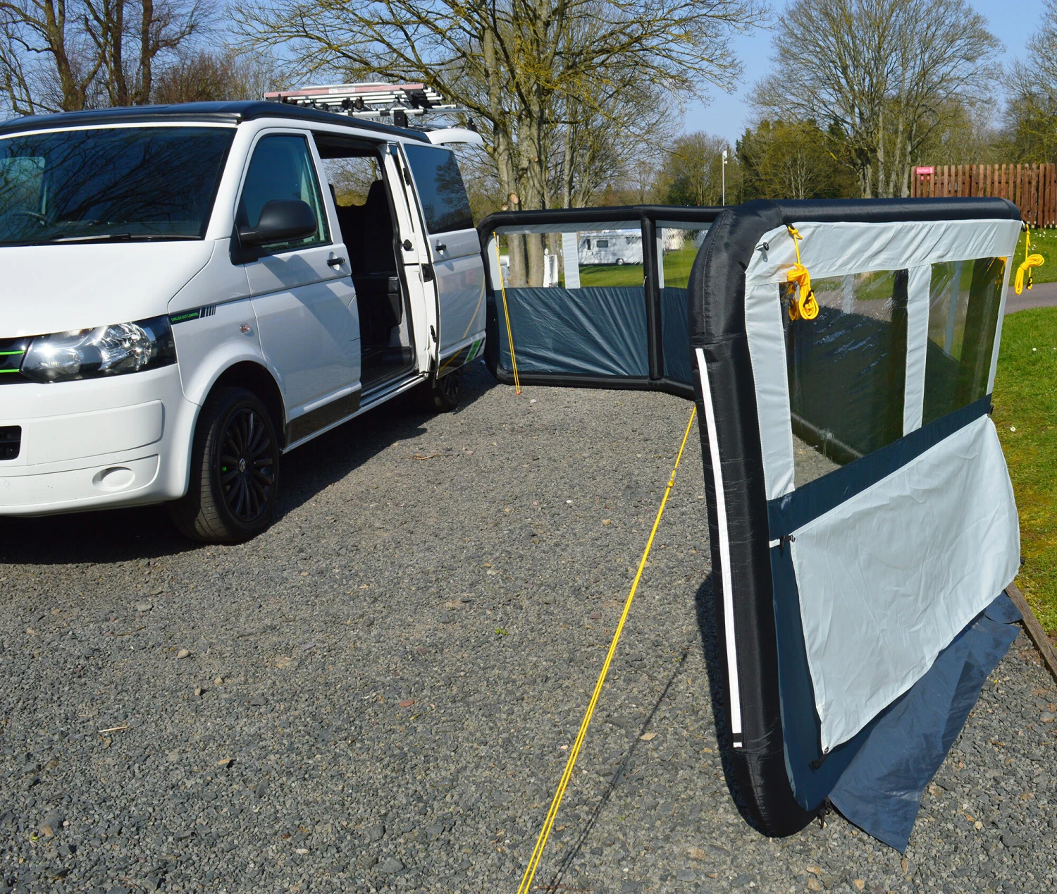 Maypole 5 Panel Single Point Inflation Windbreak 5 Maypole 5 Panel Single Point Inflation Windbreak - Image 3