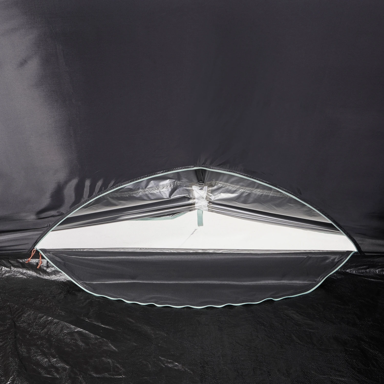 Quechua 4 Man Blackout Tent With Poles - Arpenaz 4.2 F&B 18 Quechua 4 Man Blackout Tent With Poles - Arpenaz 4.2 F&B - Image 16